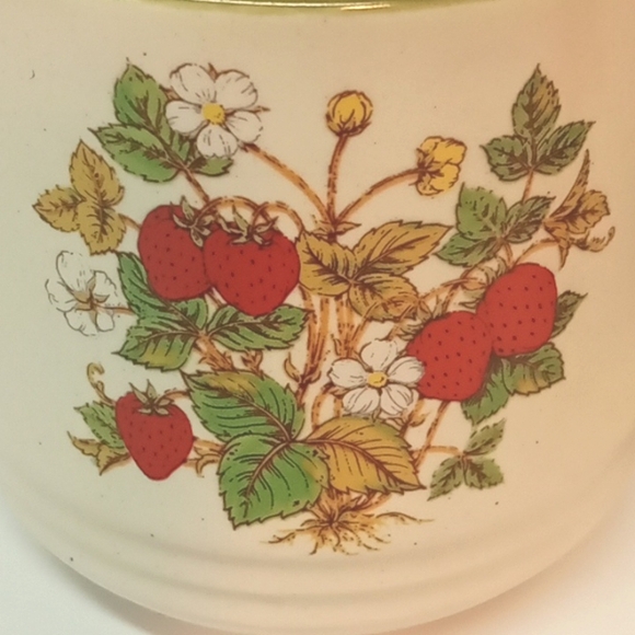 Vintage Retro strawberry design cream & sugar set, Made in Japan. No flaws - Picture 3 of 7